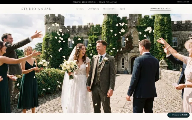 Maquette de site vitrine pour photographe mariage, page d'accueil du concept fictif Studio Nauze